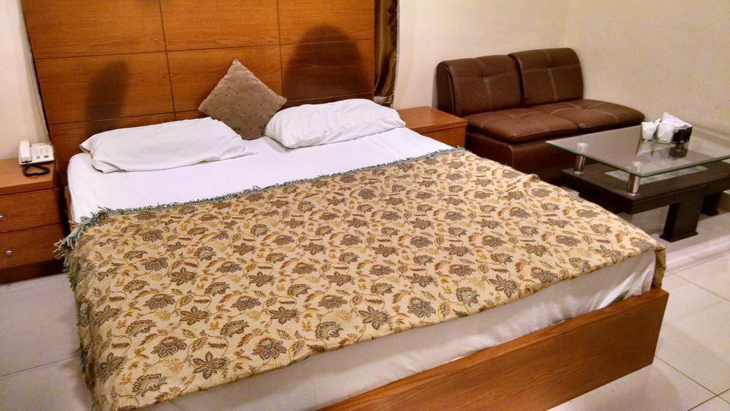Embassy Lodge Karaczi Zewnętrze zdjęcie