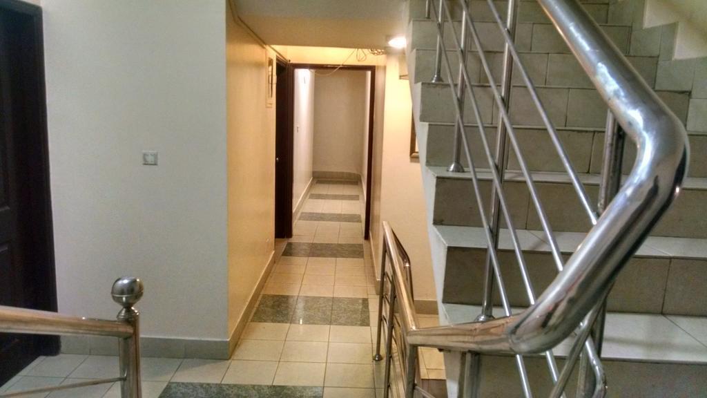 Embassy Lodge Karaczi Zewnętrze zdjęcie