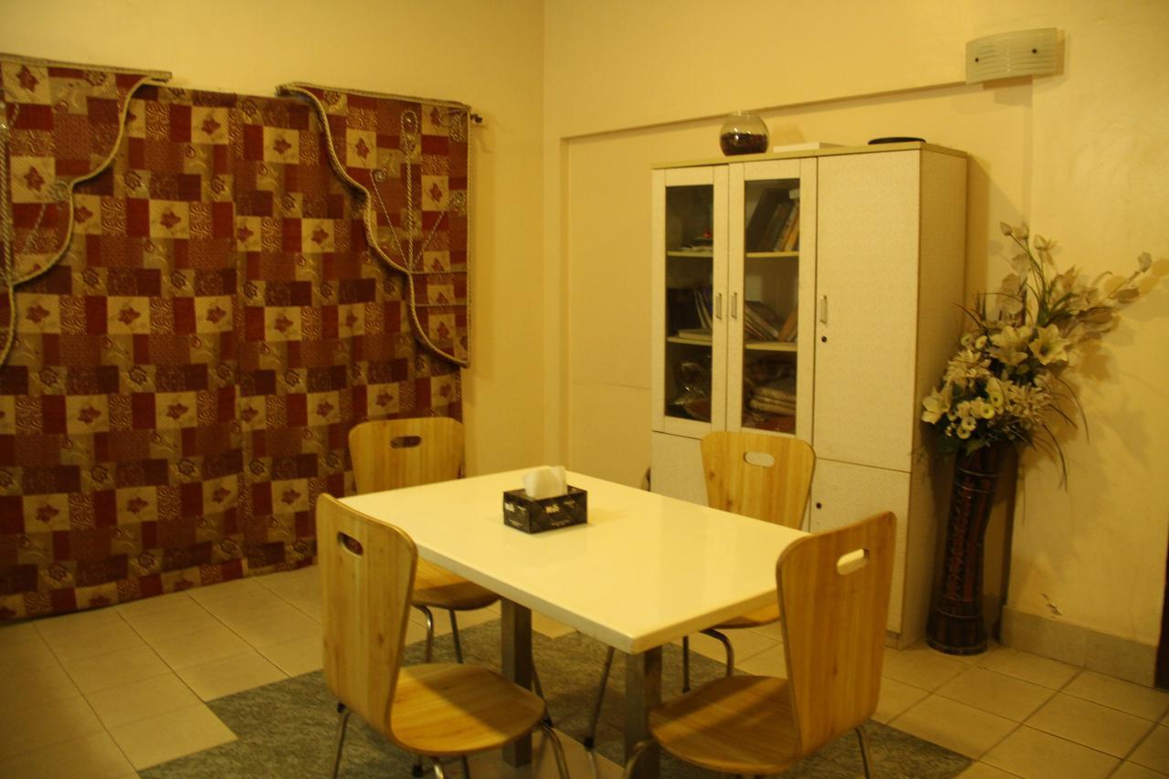 Embassy Lodge Karaczi Zewnętrze zdjęcie
